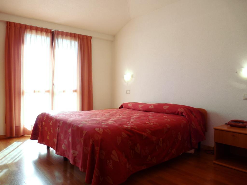 טליו Hotel La Rosa מראה חיצוני תמונה