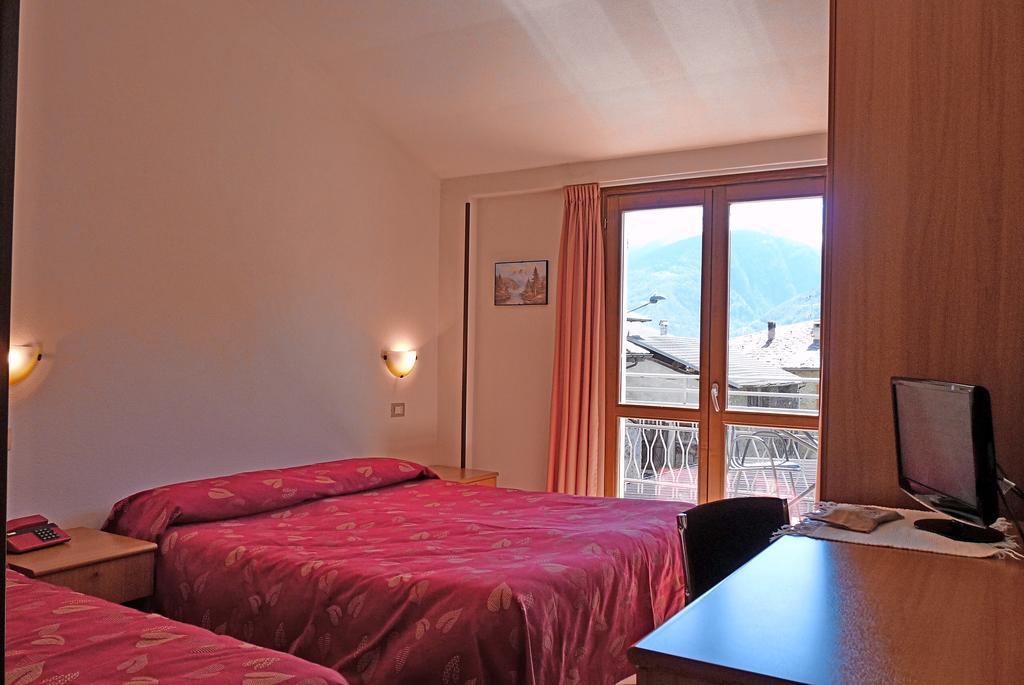 טליו Hotel La Rosa מראה חיצוני תמונה