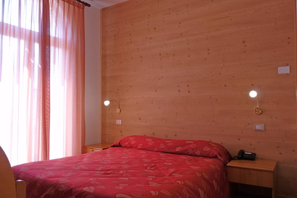 טליו Hotel La Rosa מראה חיצוני תמונה
