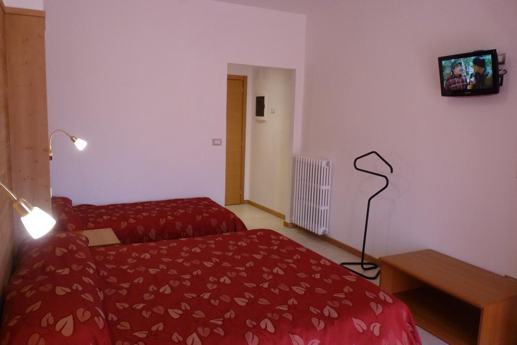 טליו Hotel La Rosa מראה חיצוני תמונה