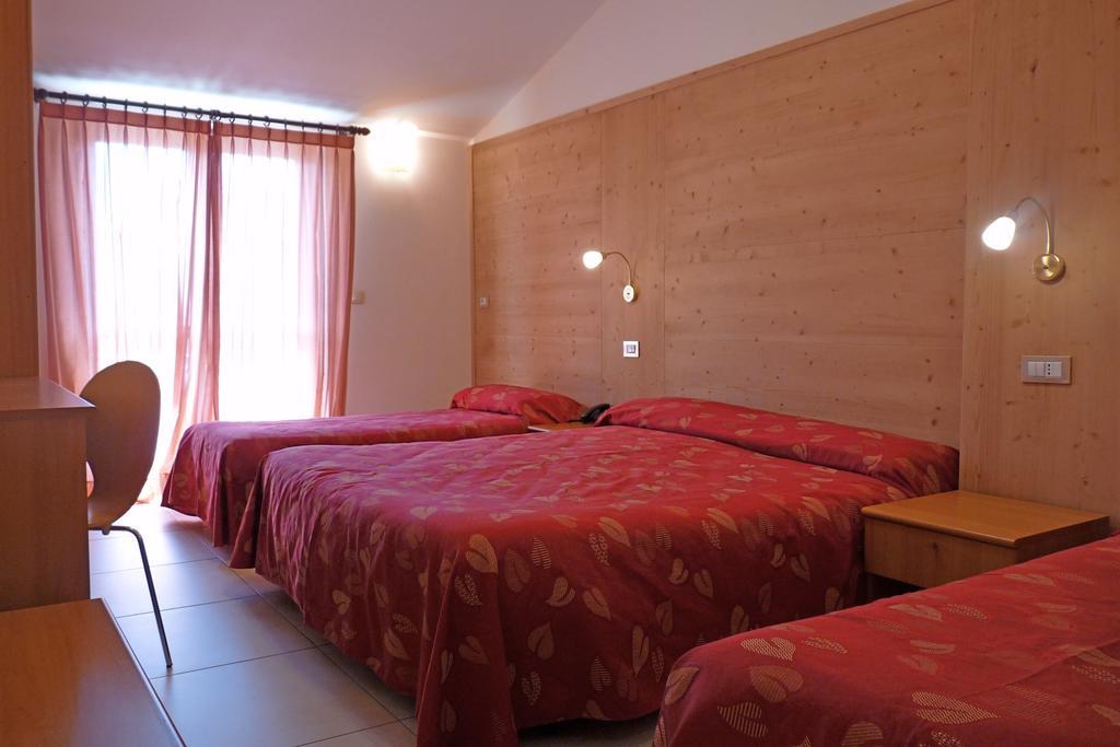 טליו Hotel La Rosa מראה חיצוני תמונה